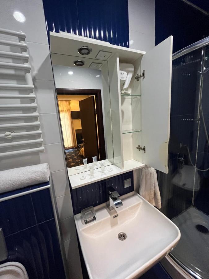 Hotel New Royal Tbiliszi Kültér fotó