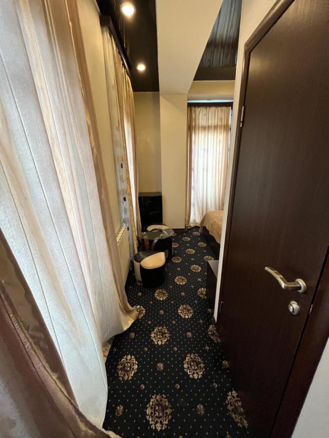 Hotel New Royal Tbiliszi Kültér fotó