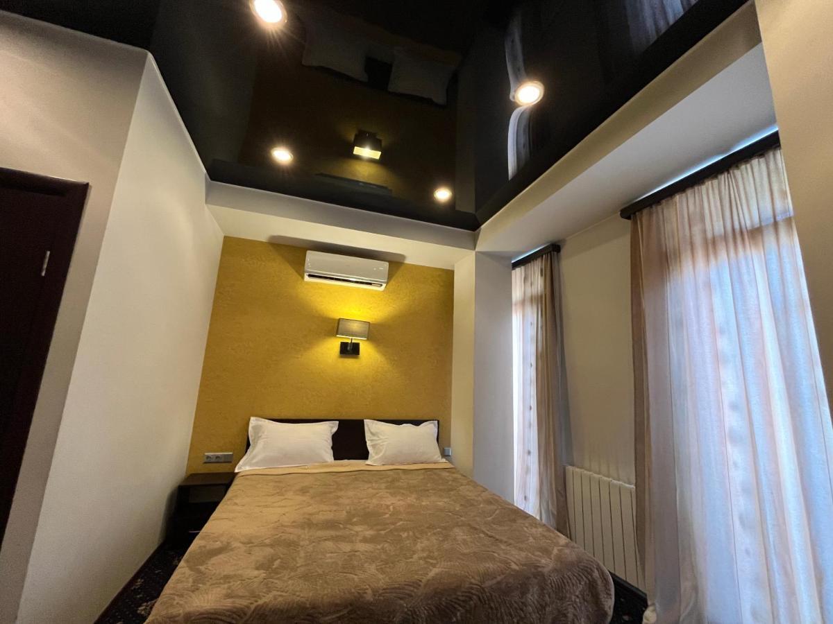 Hotel New Royal Tbiliszi Kültér fotó