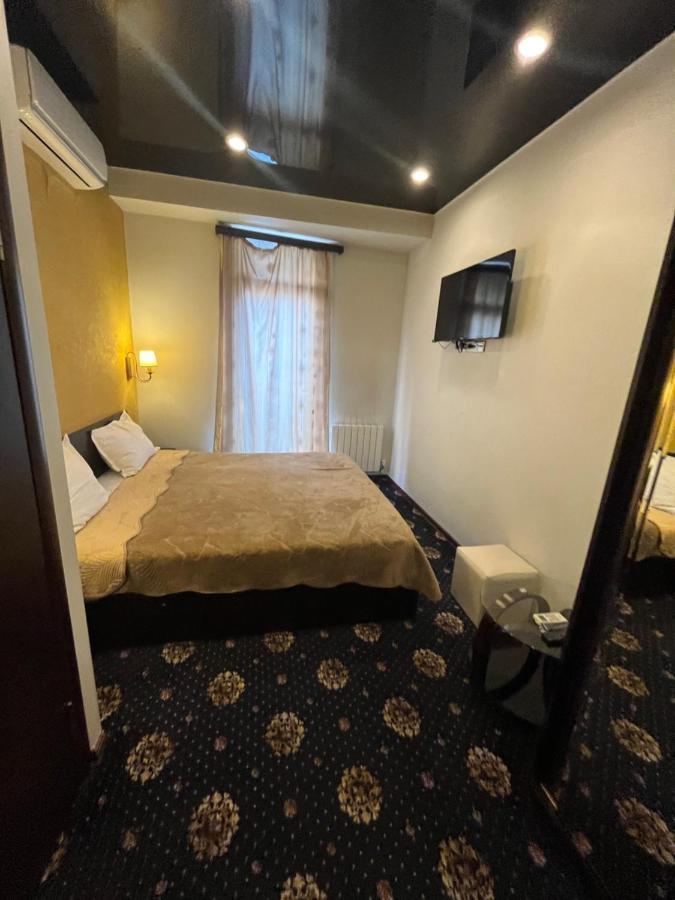 Hotel New Royal Tbiliszi Kültér fotó