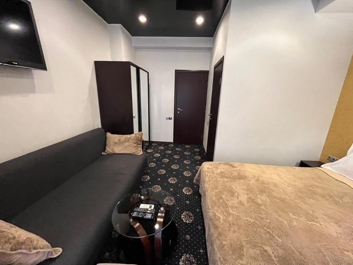 Hotel New Royal Tbiliszi Kültér fotó