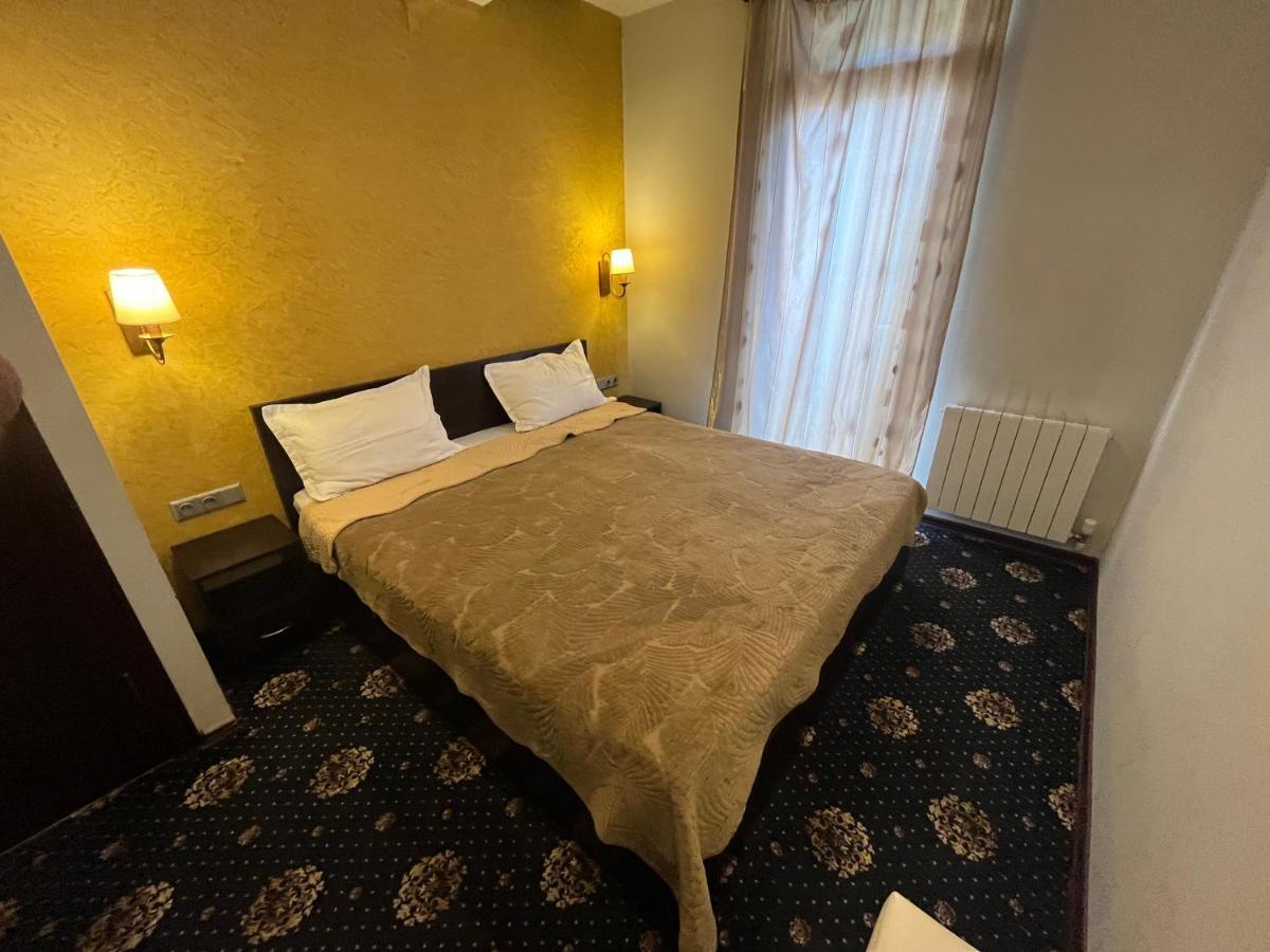 Hotel New Royal Tbiliszi Kültér fotó