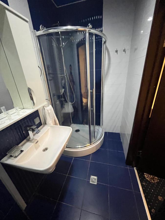 Hotel New Royal Tbiliszi Kültér fotó