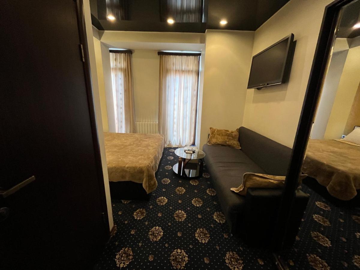 Hotel New Royal Tbiliszi Kültér fotó
