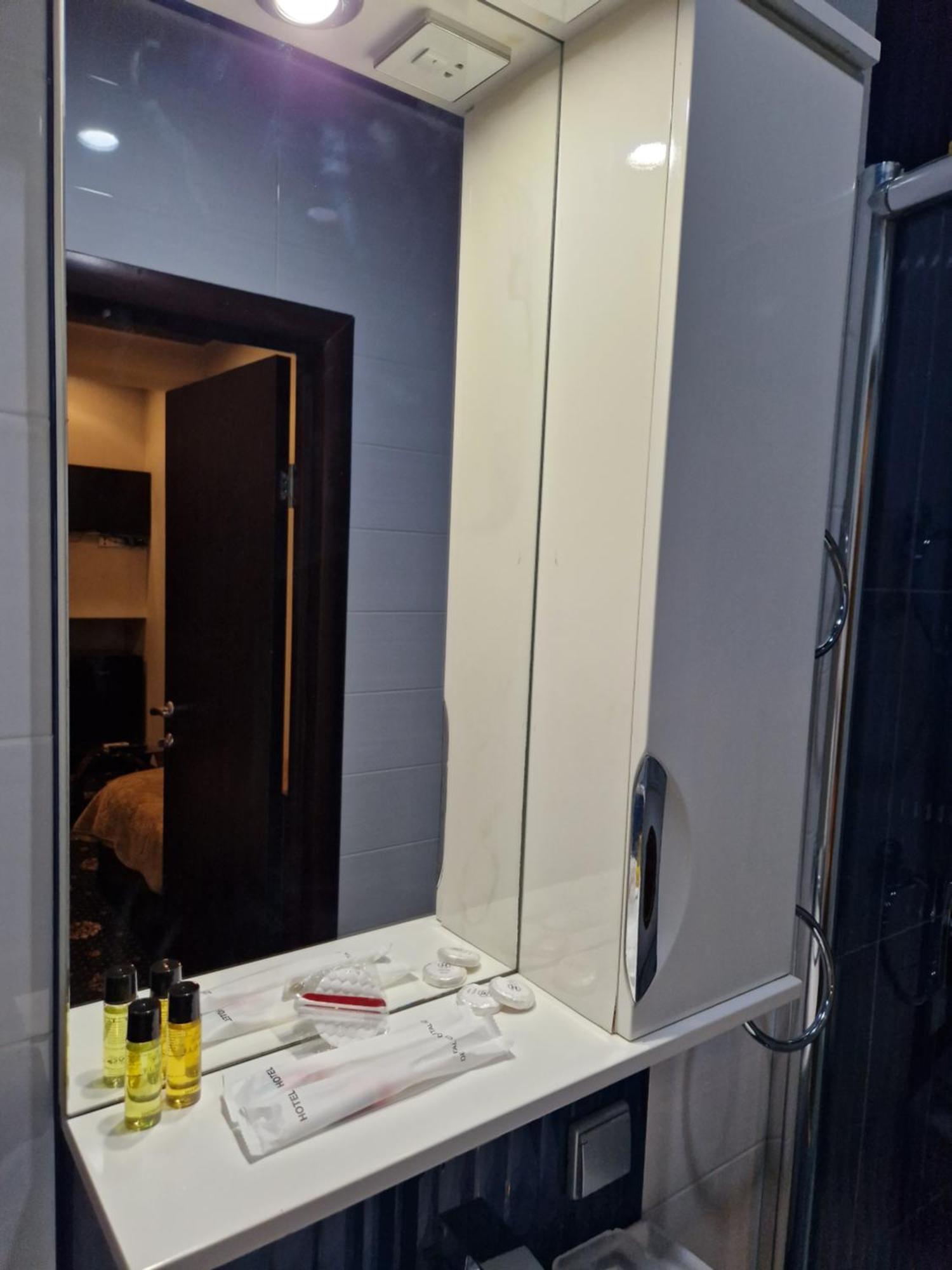 Hotel New Royal Tbiliszi Kültér fotó